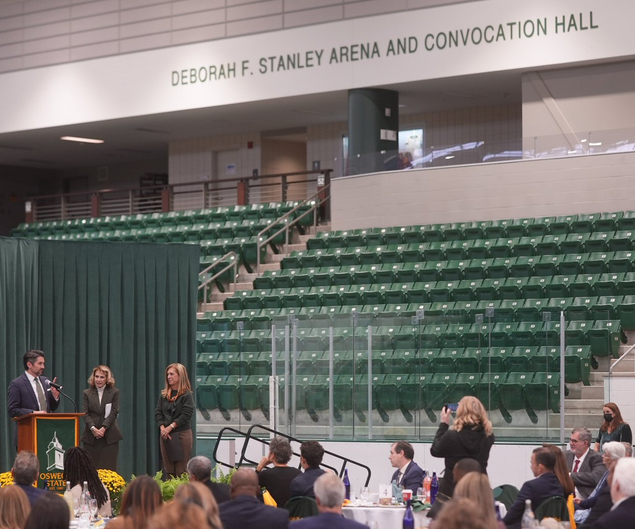 You are currently viewing SUNY Oswego Donors Raise $2.4 million to Name the Deborah. F. Stanley Arena and Convocation Hall