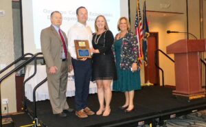Read more about the article Economic Development Organization Presents Annual Activity Summary, Achievement Awards